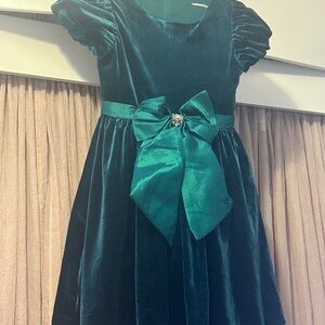 Elegant green Velvet girls holiday Dress with jeweled satin bow size 8